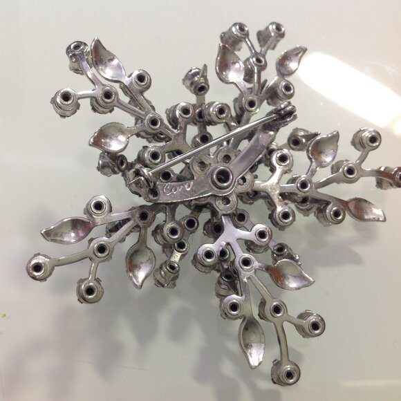 Coro Brooch Clear Stones on Silver Metal Snowflake Sunburst Starburst - Picture 8 of 14